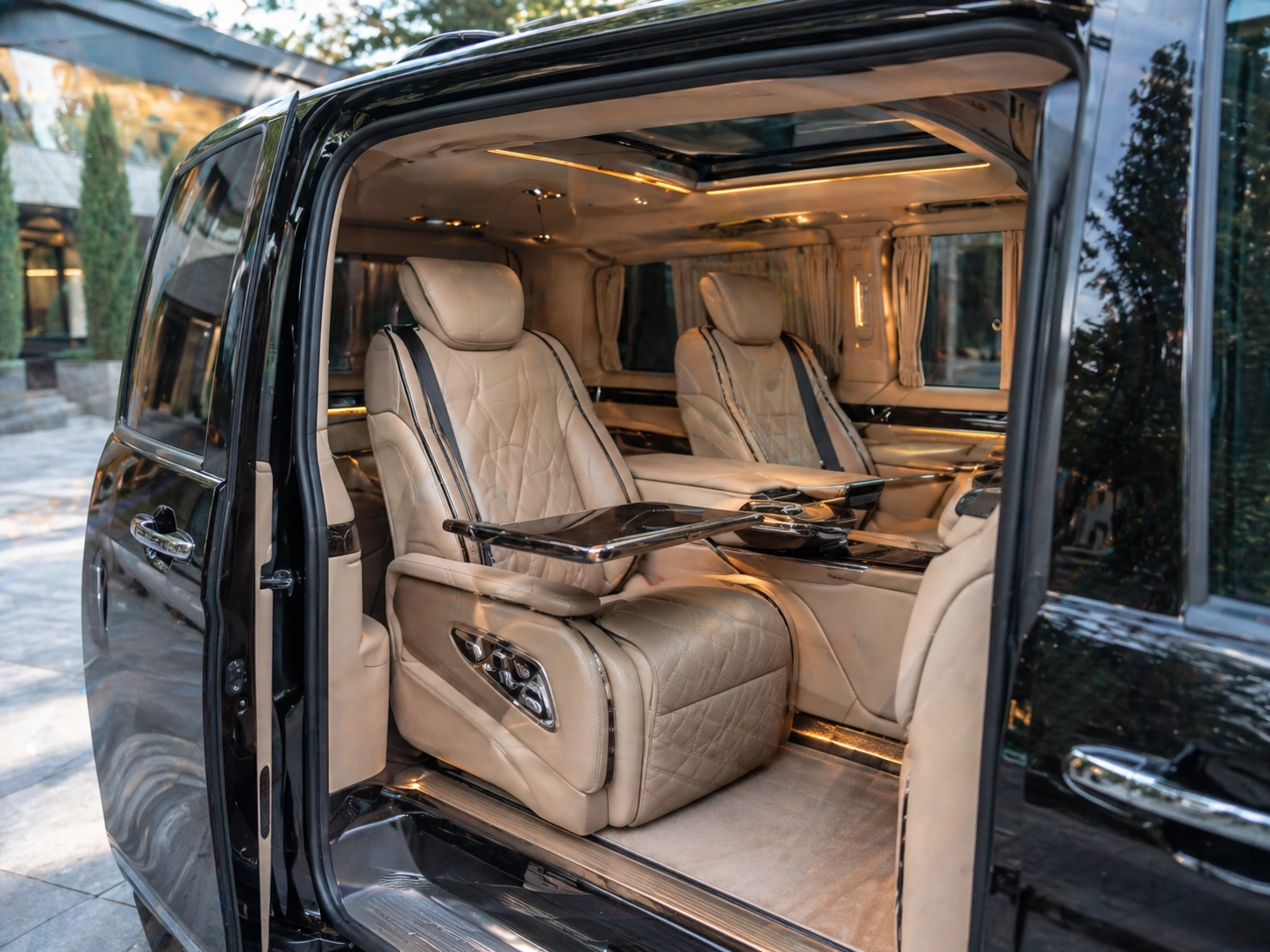 İstanbul şoförlü Mercedes Vito VIP transfer – VipCar Rentals